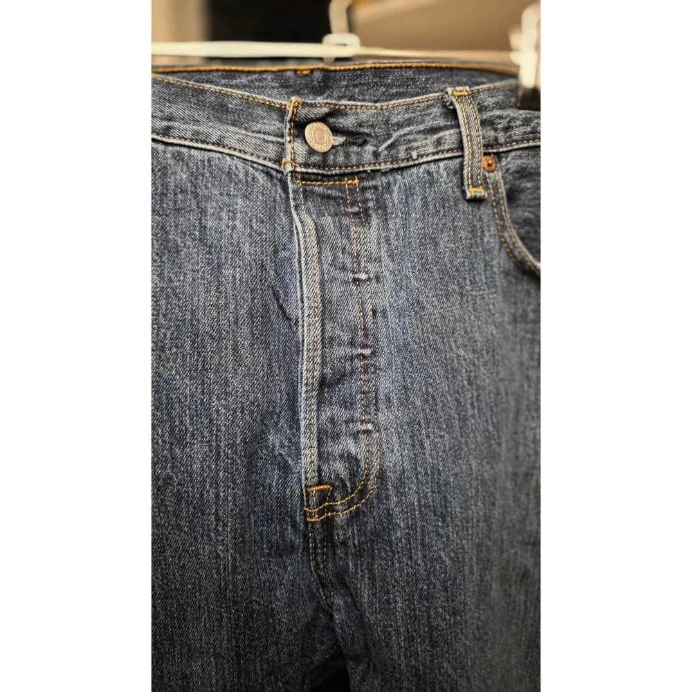 Levi’s Men’s Blue Medium Wash Denim Straight Leg Button Fly 5-Pocket Jeans